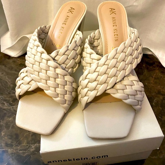 Anne Klein Misty Crossover Women’s Heeled Sandal Cream Sz 11 - Picture 2 of 6